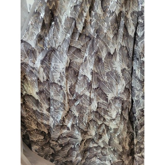 Nwt sz 10 white house black market silver feather print surplice blouse metallic - Picture 3 of 4